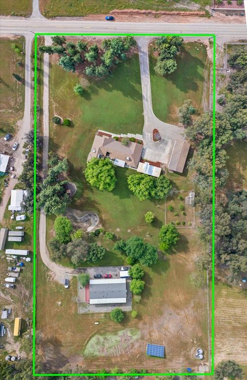 Image 3 of property listing at 11640 E Sierra Avenue, Clovis, CA 93619