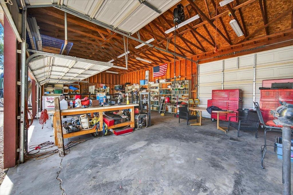 Image 35 of property listing at 11640 E Sierra Avenue, Clovis, CA 93619