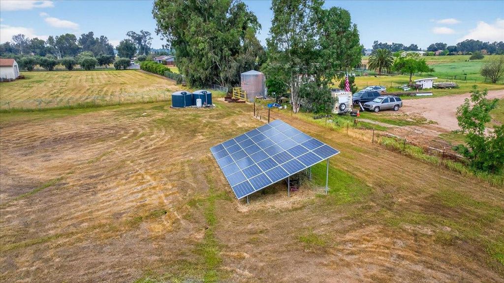 Image 44 of property listing at 11640 E Sierra Avenue, Clovis, CA 93619