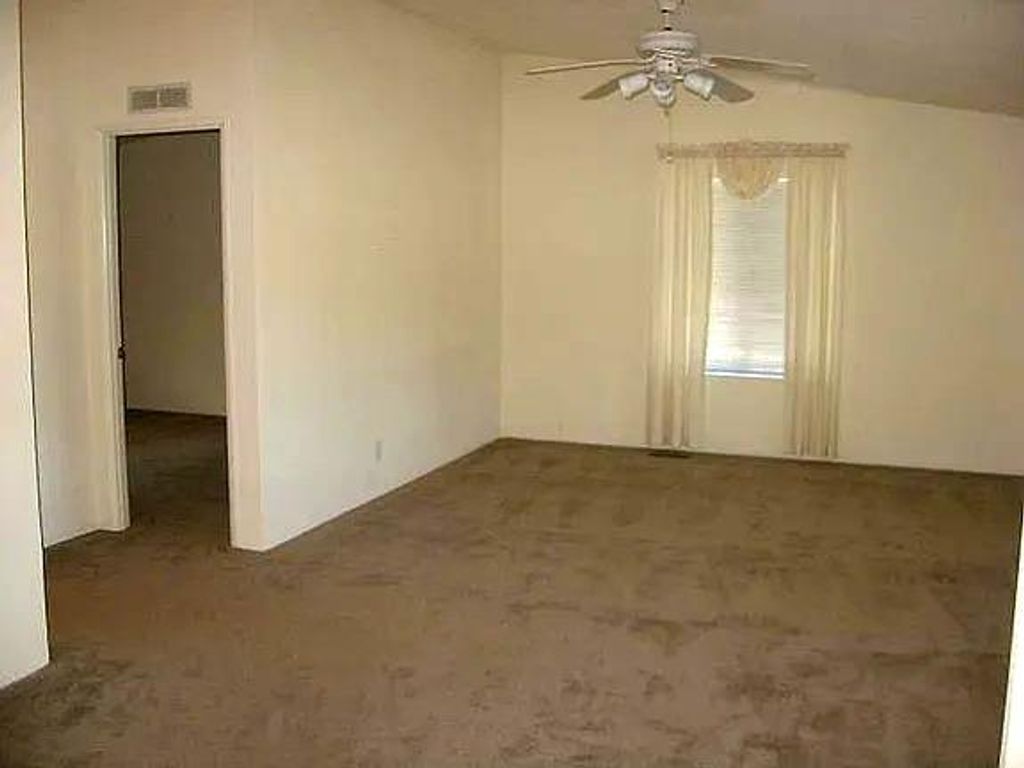Image 50 of property listing at 11640 E Sierra Avenue, Clovis, CA 93619