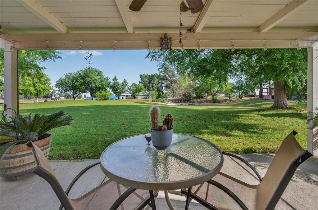 Image 6 of property listing at 11640 E Sierra Avenue, Clovis, CA 93619