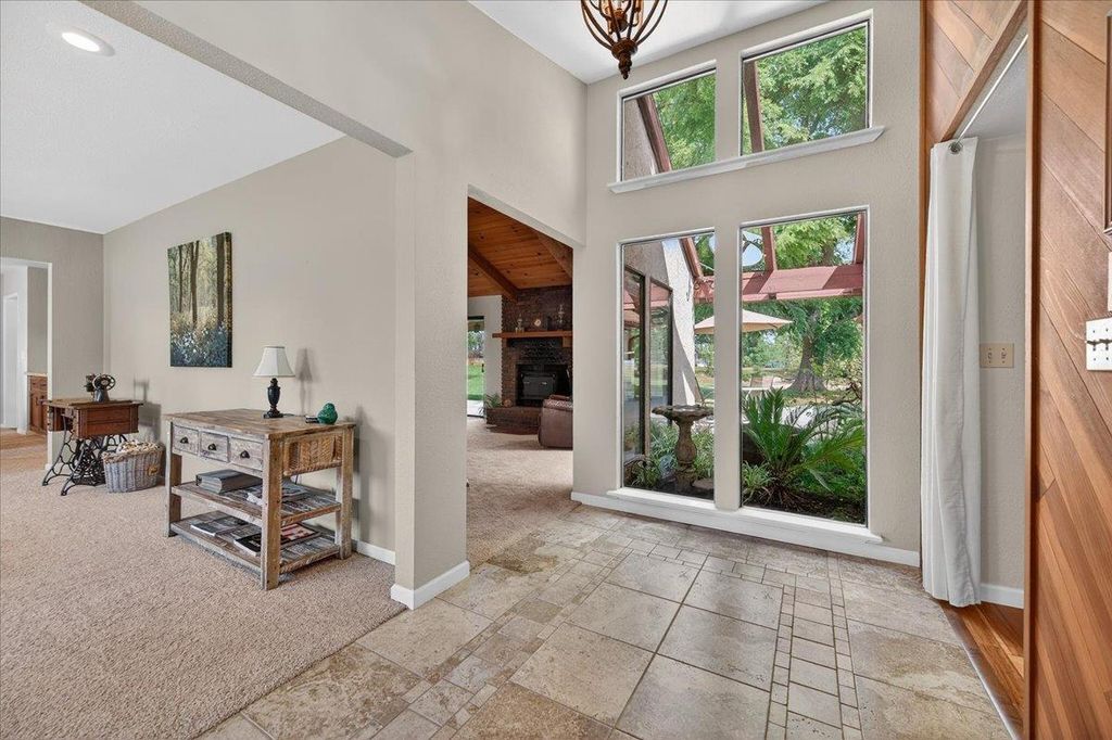 Image 9 of property listing at 11640 E Sierra Avenue, Clovis, CA 93619