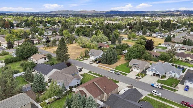 12602 E E 13th Ave, Spokane Valley, WA 99216