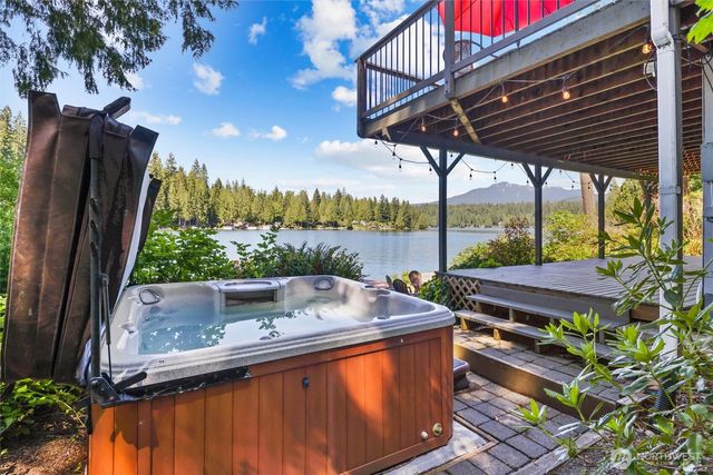 1012 S Lake Roesiger Road, Snohomish, WA 98290