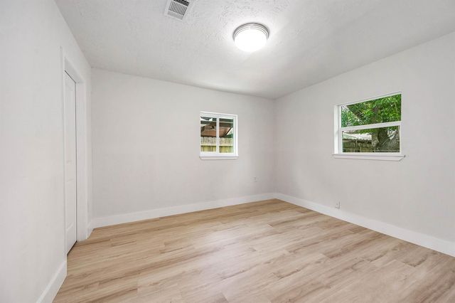 1305 Winchester Dr, Richmond, TX 77469