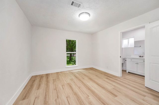 1305 Winchester Dr, Richmond, TX 77469