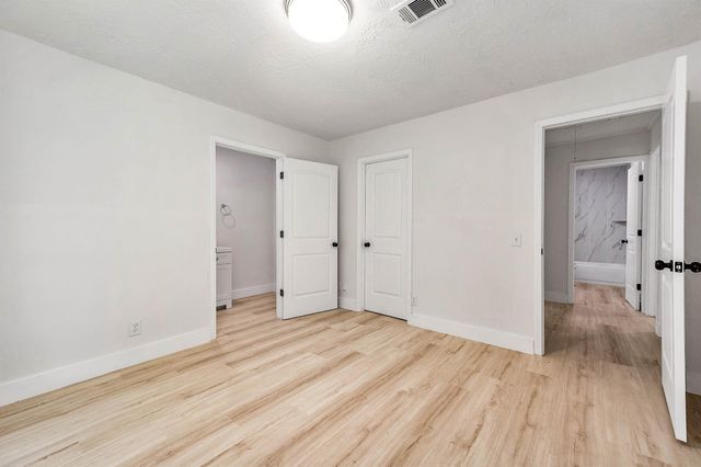 1305 Winchester Dr, Richmond, TX 77469