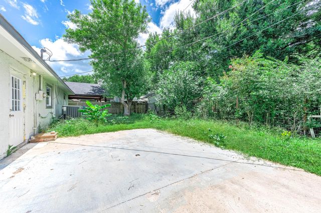 1305 Winchester Dr, Richmond, TX 77469