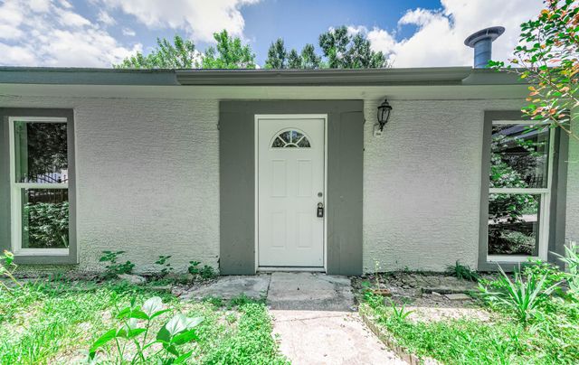 1305 Winchester Dr, Richmond, TX 77469