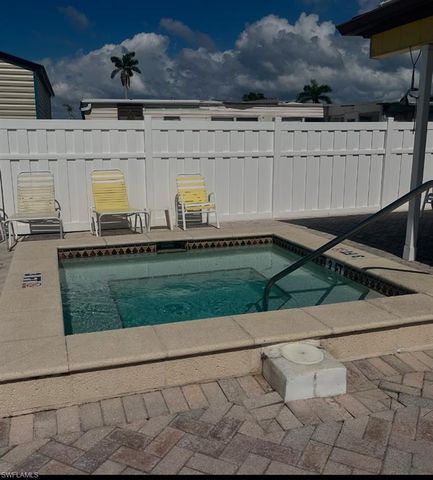 11061 Sunglow LN, Fort Myers, FL 33908