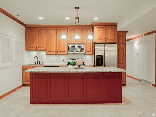 3758 W RIVER MEADOWS DR, Riverton, UT 84065