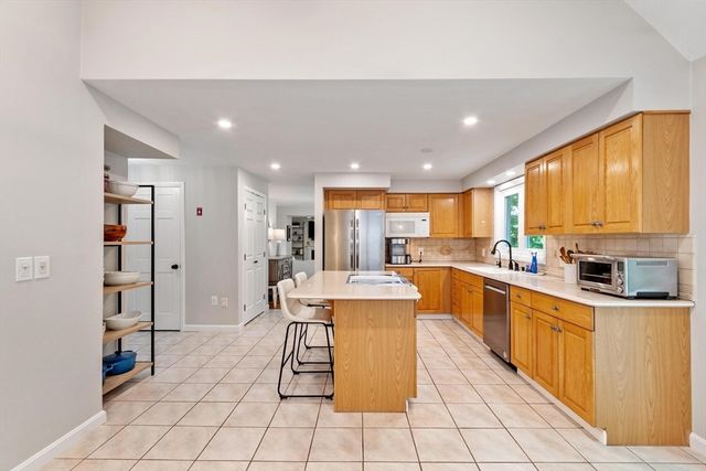 2 Autumn Hill, Leominster, MA 01453