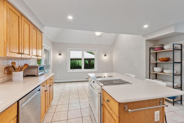 2 Autumn Hill, Leominster, MA 01453
