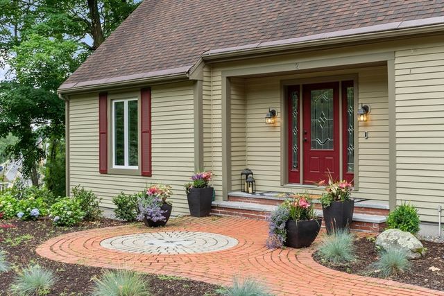2 Autumn Hill, Leominster, MA 01453