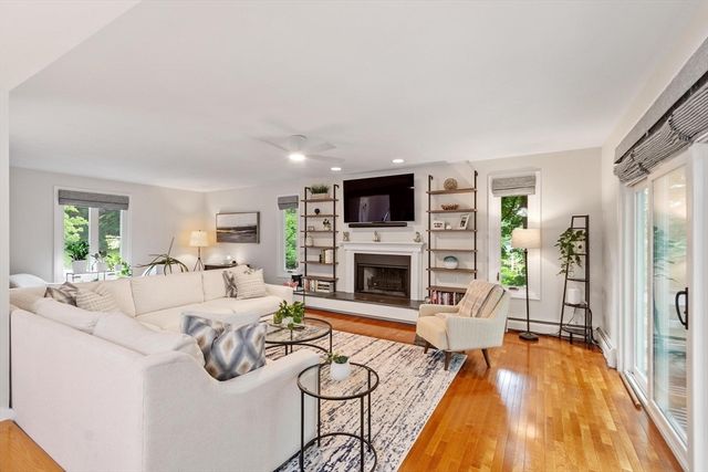 2 Autumn Hill, Leominster, MA 01453