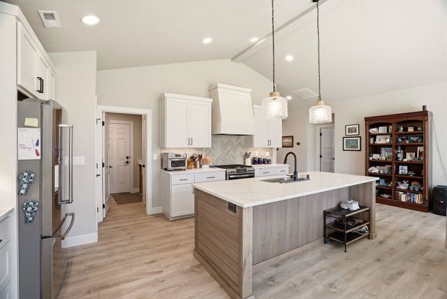 507 W Basalt Ridge Dr, Spokane, WA 99224