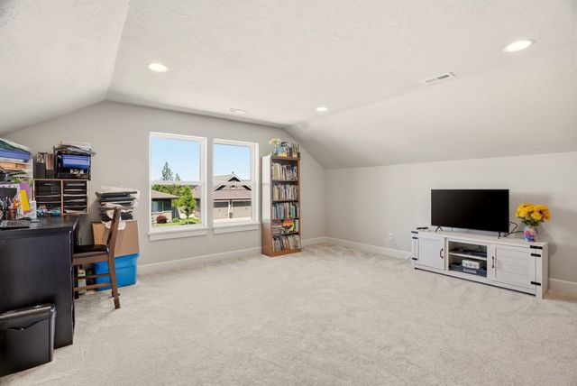 507 W Basalt Ridge Dr, Spokane, WA 99224