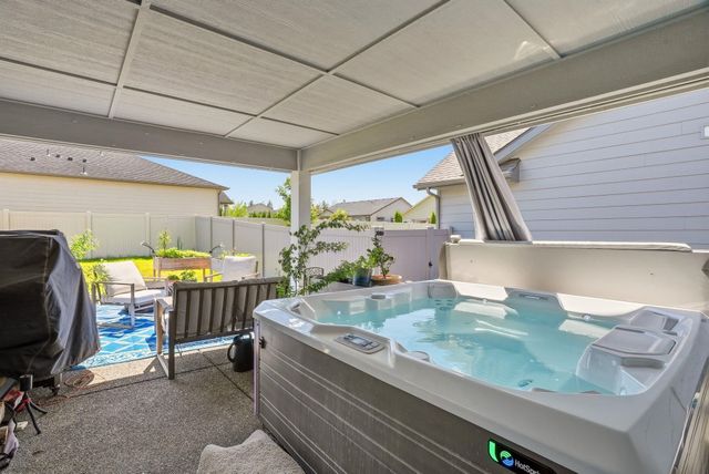 507 W Basalt Ridge Dr, Spokane, WA 99224