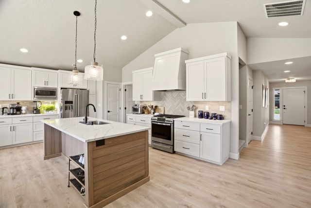 507 W Basalt Ridge Dr, Spokane, WA 99224