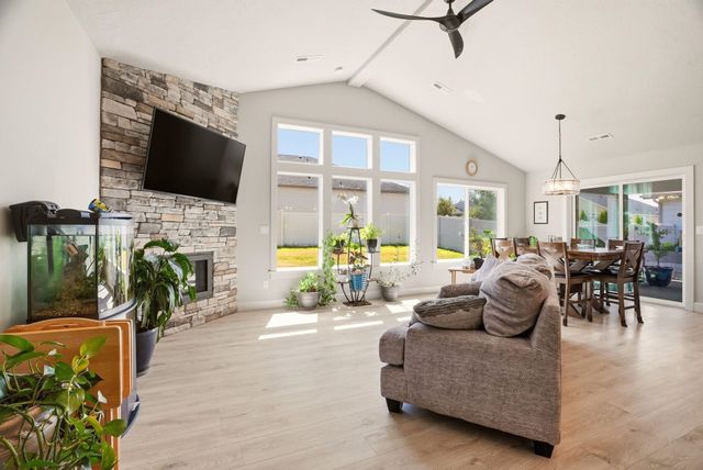 507 W Basalt Ridge Dr, Spokane, WA 99224