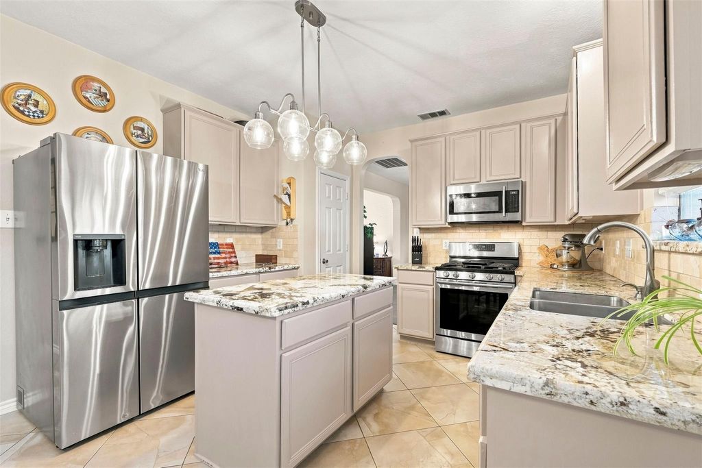 1131 Alexandria Court, Richmond, TX 77406