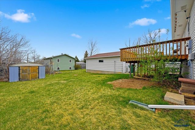 2610 COTTONTAIL RD, Sturgis, SD 57785