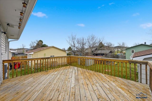 2610 COTTONTAIL RD, Sturgis, SD 57785
