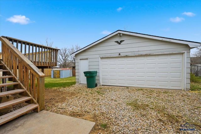 2610 COTTONTAIL RD, Sturgis, SD 57785