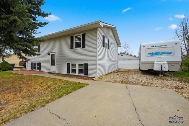 2610 COTTONTAIL RD, Sturgis, SD 57785