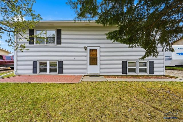2610 COTTONTAIL RD, Sturgis, SD 57785