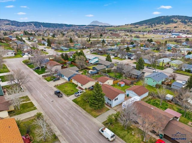 2610 COTTONTAIL RD, Sturgis, SD 57785