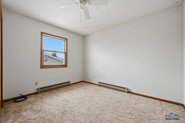 2610 COTTONTAIL RD, Sturgis, SD 57785