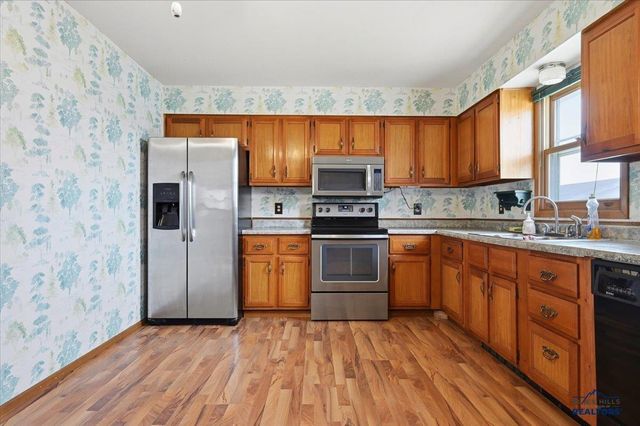 2610 COTTONTAIL RD, Sturgis, SD 57785