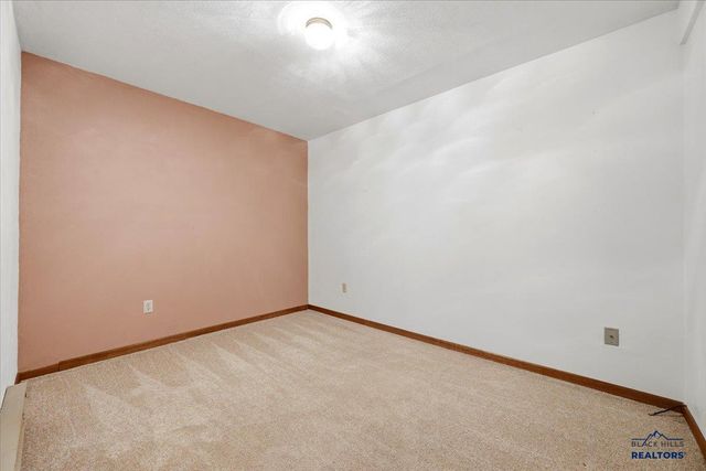2610 COTTONTAIL RD, Sturgis, SD 57785