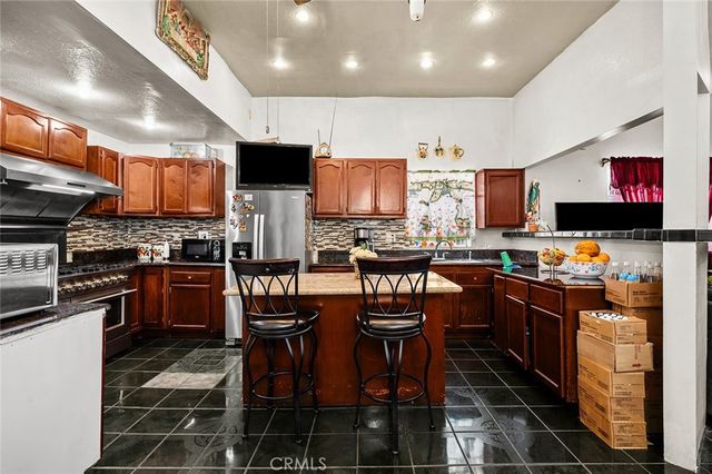 221 E 25th, Los Angeles, CA 90011