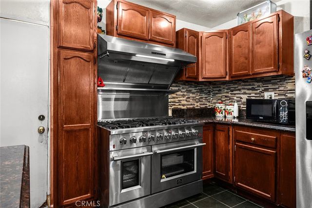 221 E 25th, Los Angeles, CA 90011