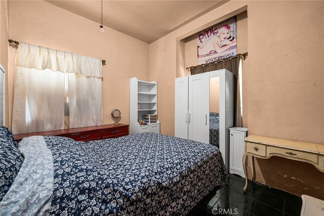221 E 25th, Los Angeles, CA 90011