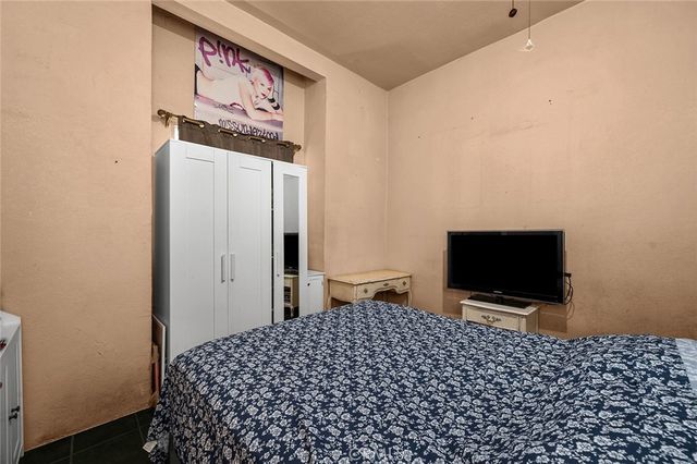 221 E 25th, Los Angeles, CA 90011