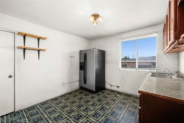 221 E 25th, Los Angeles, CA 90011