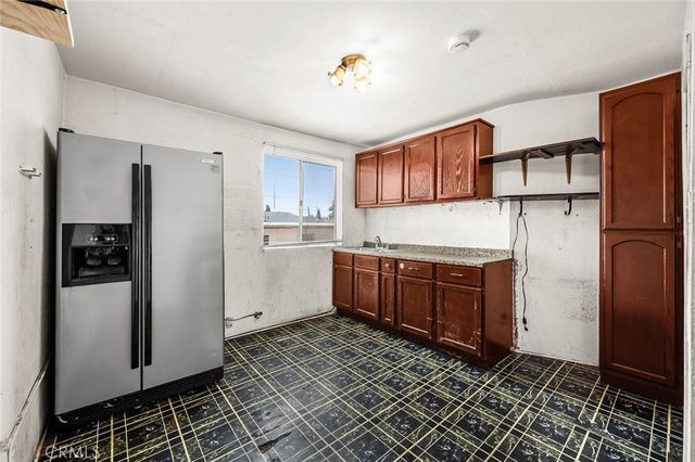 221 E 25th, Los Angeles, CA 90011