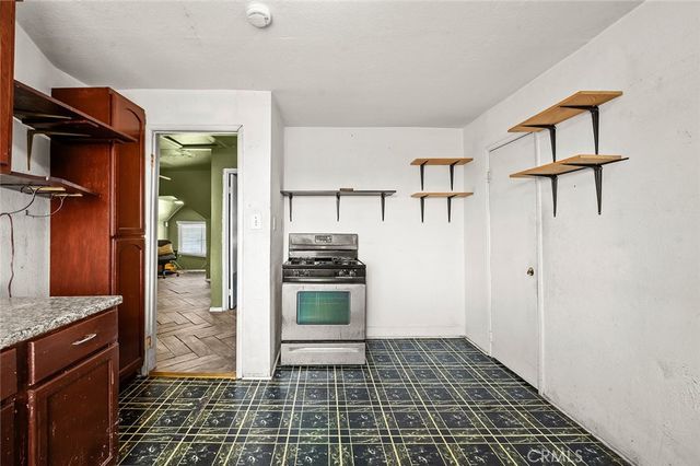 221 E 25th, Los Angeles, CA 90011