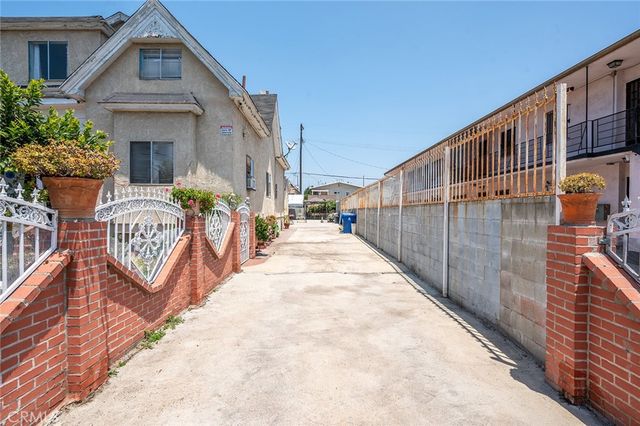 221 E 25th, Los Angeles, CA 90011