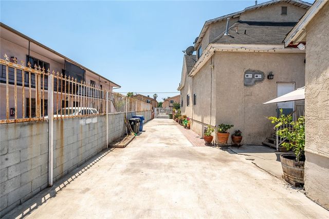 221 E 25th, Los Angeles, CA 90011