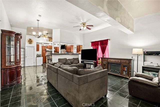 221 E 25th, Los Angeles, CA 90011