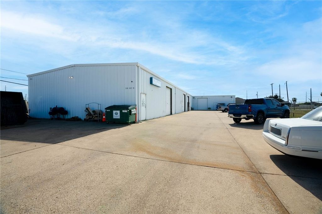 5802-E Wooldridge, Corpus Christi, TX 78414 — exterior