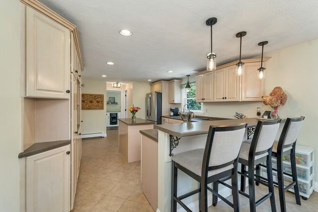 14 Juniper Lane, Nashua, NH 03063