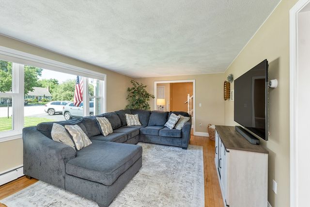 14 Juniper Lane, Nashua, NH 03063