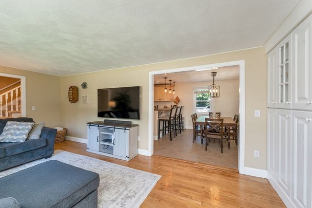 14 Juniper Lane, Nashua, NH 03063