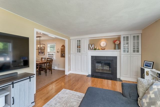 14 Juniper Lane, Nashua, NH 03063
