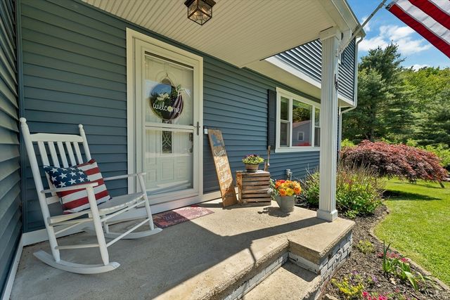 14 Juniper Lane, Nashua, NH 03063